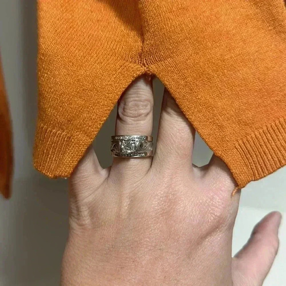 Sweater - Picture 4 of 5